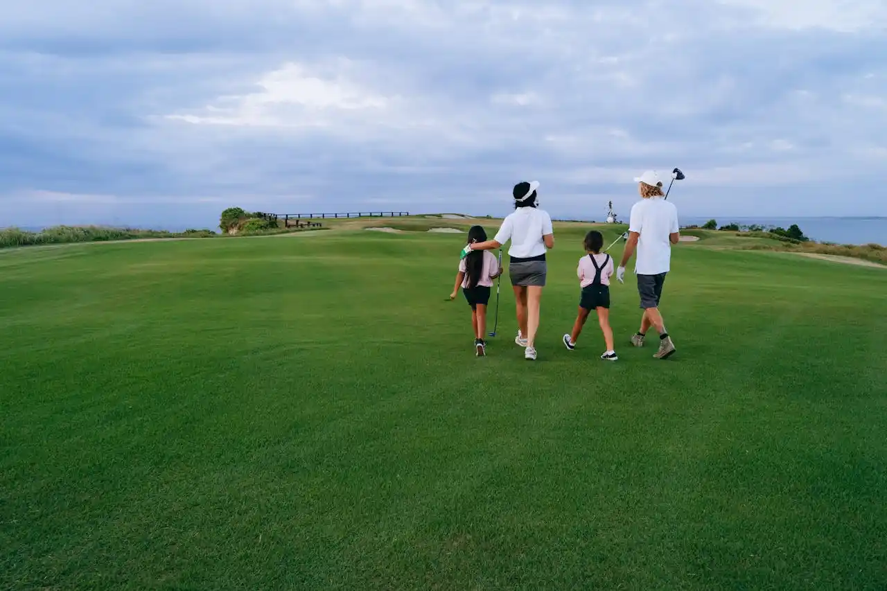 How many golf balls does Topgolf have per location
